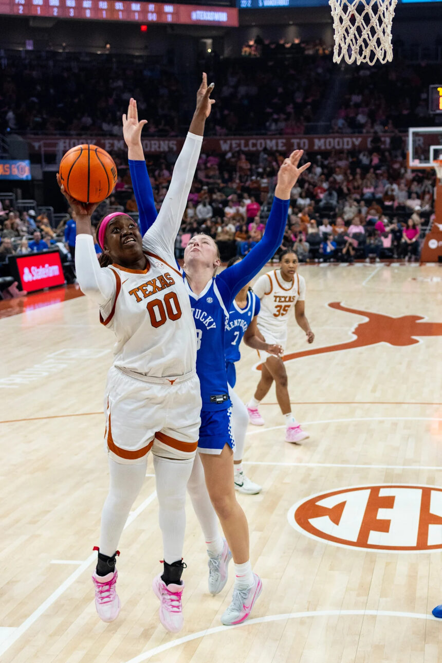 Justice Carlton leads Texas to victory over Kentucky with 17 points