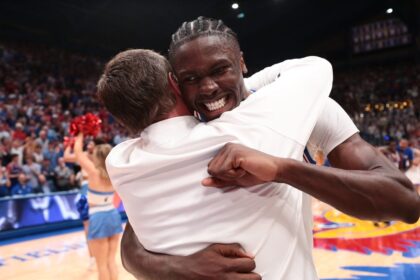 Top 25 roundup: No. 9 Kansas ends No. 1 Arizona's perfect run