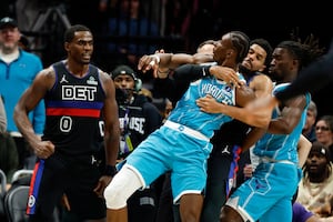 Brawl erupts during Hornets-Pistons game as win streak ends