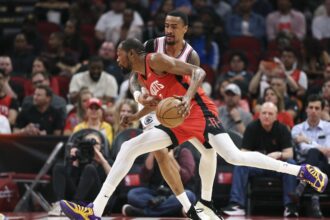Strong fourth quarter elevates Rockets past Clippers
