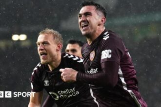 Ferguson 'giving Hearts pointers' on Scottish title fight