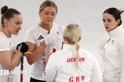 Staggering late win keeps alive GB semi-final hopes