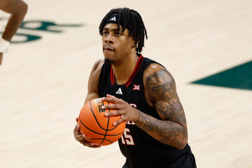 Texas Tech star JT Toppin leaves game with injury, severity unknown