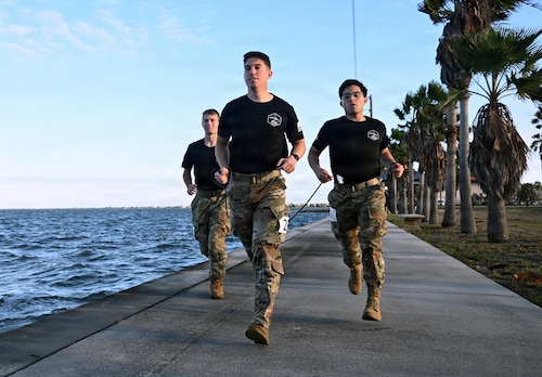 Team USA's Hilary Knight and Brittany Bowe get engaged at the Olympics