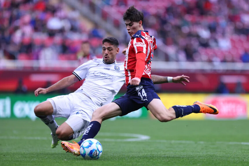 Barcelona make contact with agent of Mexican forward ahead of summer move