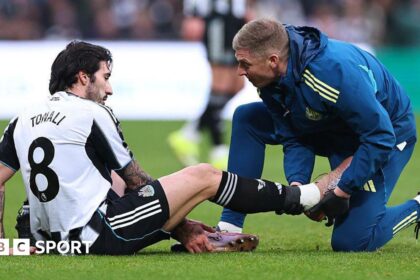 Fifa wants injured players to stay off for one minute