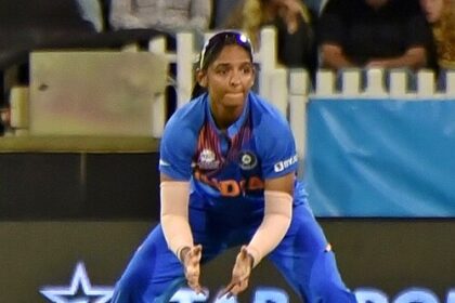 India suffer injury blow as Harmanpreet Kaur does not come out to field in Brisbane