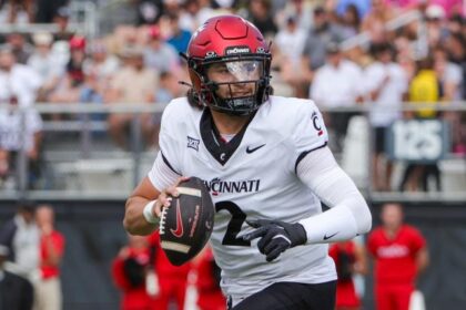 Cincinnati sues $5 million quarterback over insane exit fee
