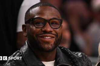 Mayweather to fight kickboxer before Pacquiao rematch