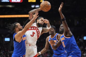 Defensive-minded Knicks go for 12th straight win over Raptors