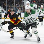Stars crush Canucks for franchise-record 9th straight win