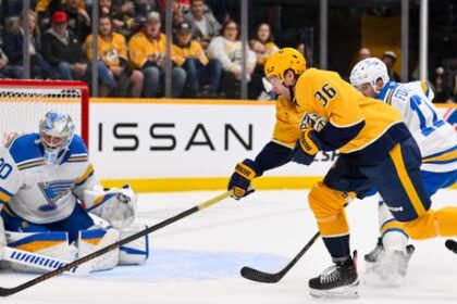 Golden Knights acquire defensive-minded forward from Predators