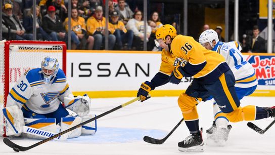 Golden Knights acquire defensive-minded forward from Predators