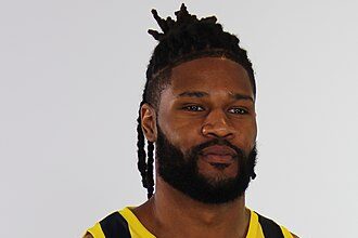 Devin Booker returns, helps steer Suns past Kings