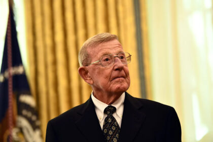 Lou Holtz, former Notre Dame football coach, dies at age 89