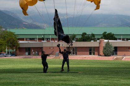 Golden Knights trade for longtime Caps C Dowd