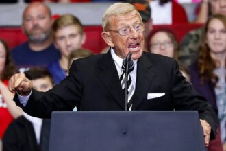Dem Rep Kam Buckner pays tribute to Lou Holtz after legendary coach's death