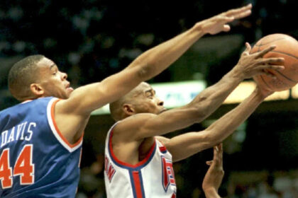 Brooklyn Nets jersey history No. 44 - Hubert Davis (2004)