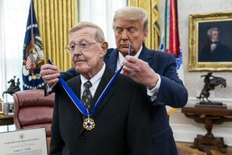 Trump pays tribute to Lou Holtz after legendary football coach's death