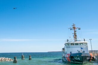 No. 8 Michigan State holds off Rutgers to clinch Big Ten triple-bye