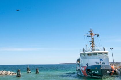 No. 8 Michigan State holds off Rutgers to clinch Big Ten triple-bye