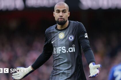 Sanchez 'disappointed' but Rosenior doesn't have a number one goalkeeper