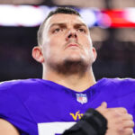 Vikings C Ryan Kelly announces his retirement