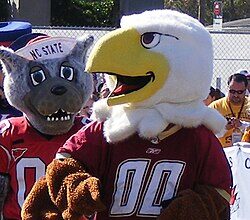 Sources: Eagles giving DT Davis record extension