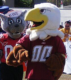 Sources: Eagles giving DT Davis record extension