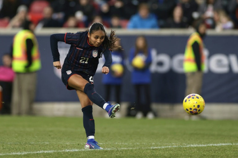 Thompson strike seals US victory in SheBelieves Cup