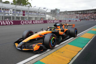 Formula 1: Oscar Piastri crashes on recon lap ahead of Australian Grand Prix