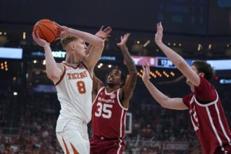 Oklahoma tops Texas in OT, keeps NCAA tourney hopes alive