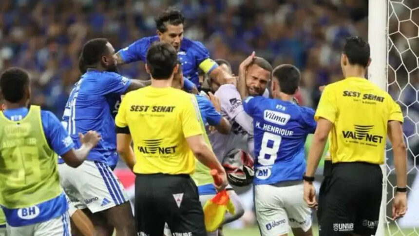 Brazil: 23 red cards handed out during the derby between Cruzeiro and Atlético Mineiro