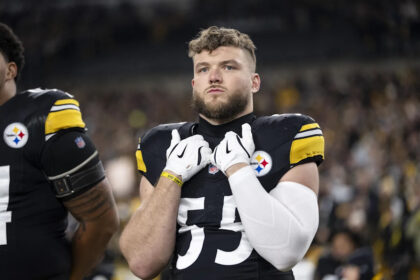 Steelers to re-sign LB Cole Holcomb