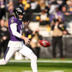 Giants agree to three-year deal with P Jordan Stout