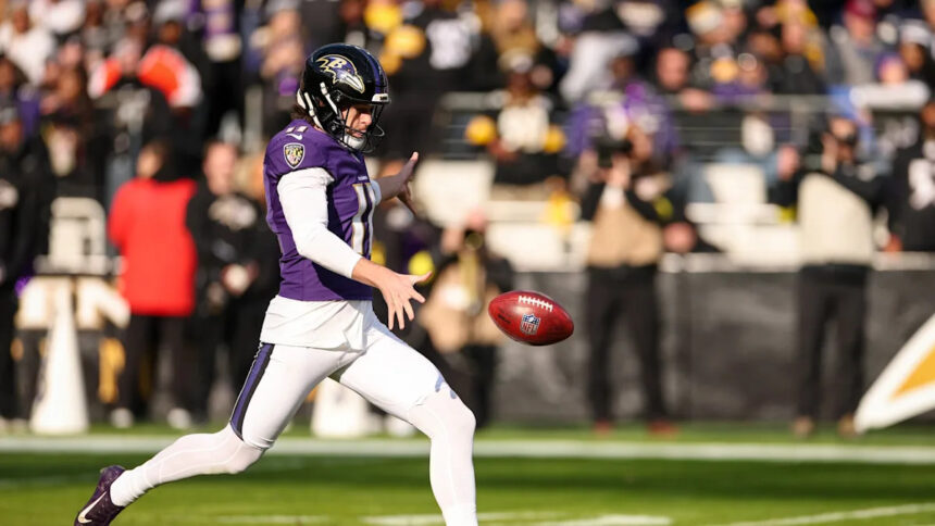 Giants agree to three-year deal with P Jordan Stout