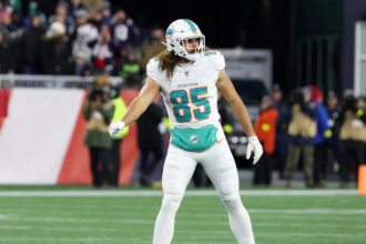 Dolphins to re-sign TE Greg Dulcich
