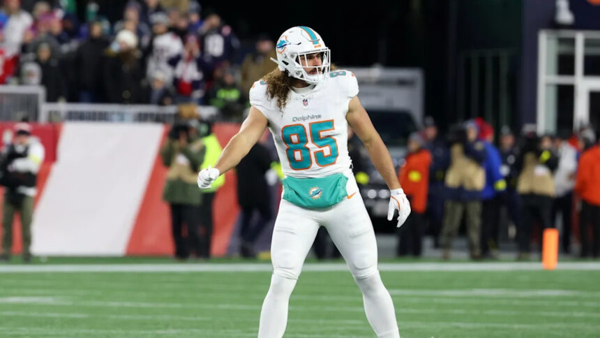 Dolphins to re-sign TE Greg Dulcich