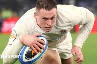 England sticking together, not cracking up - Roebuck