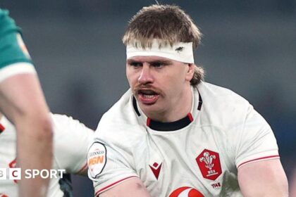 'Banged up' Wales forward Wainwright set to face Italy