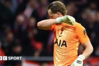 Spurs sub keeper Kinsky after 17 minutes in nightmare start