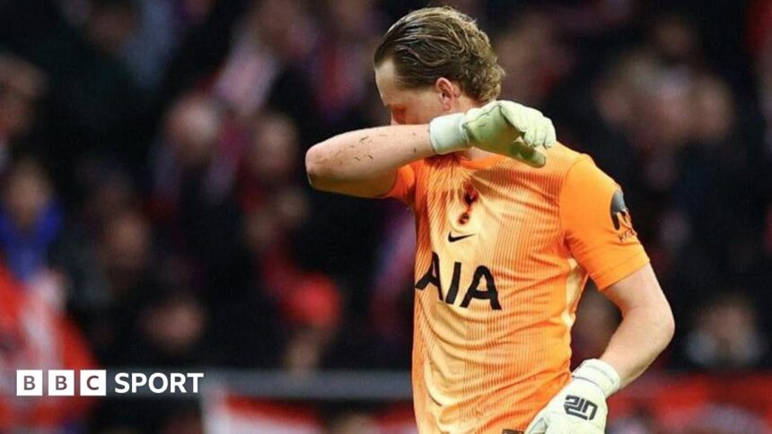 Spurs sub keeper Kinsky after 17 minutes in nightmare start