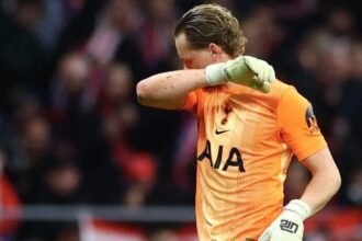 Spurs replace keeper Kinsky in 17th minute after horror start