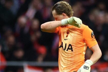 Spurs replace keeper Kinsky in 17th minute after horror start