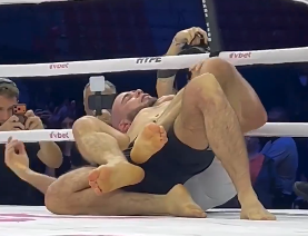 Arman Tsarukyan puts Muhammad Mokaev to sleep at Hype Brazil