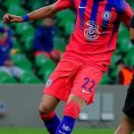 Carra: Chelsea won't compete until they fix goalkeeping position