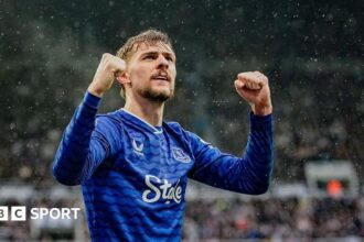 Will Everton's formidable away form throw open title race?