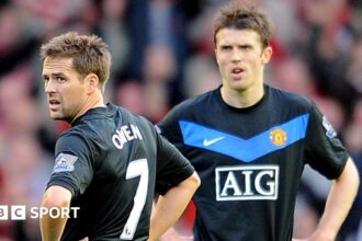 'Everyone at Man Utd loves him' - Owen backs Carrick for job