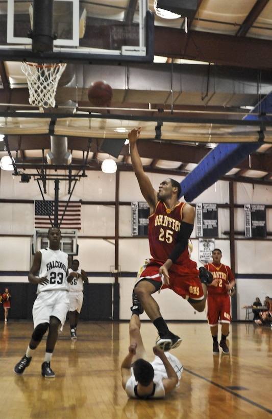 Big 12 tourney replaces 'slippery' LED glass court