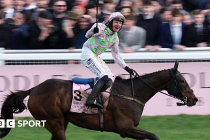 Gaelic Warrior wins Cheltenham Gold Cup